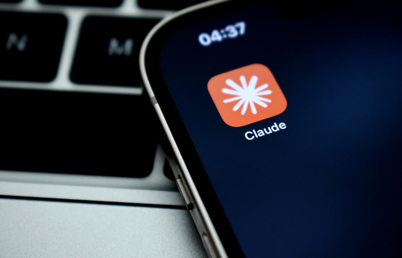 Anthropic prend le contrepied de la concurrence avec ses outils pros