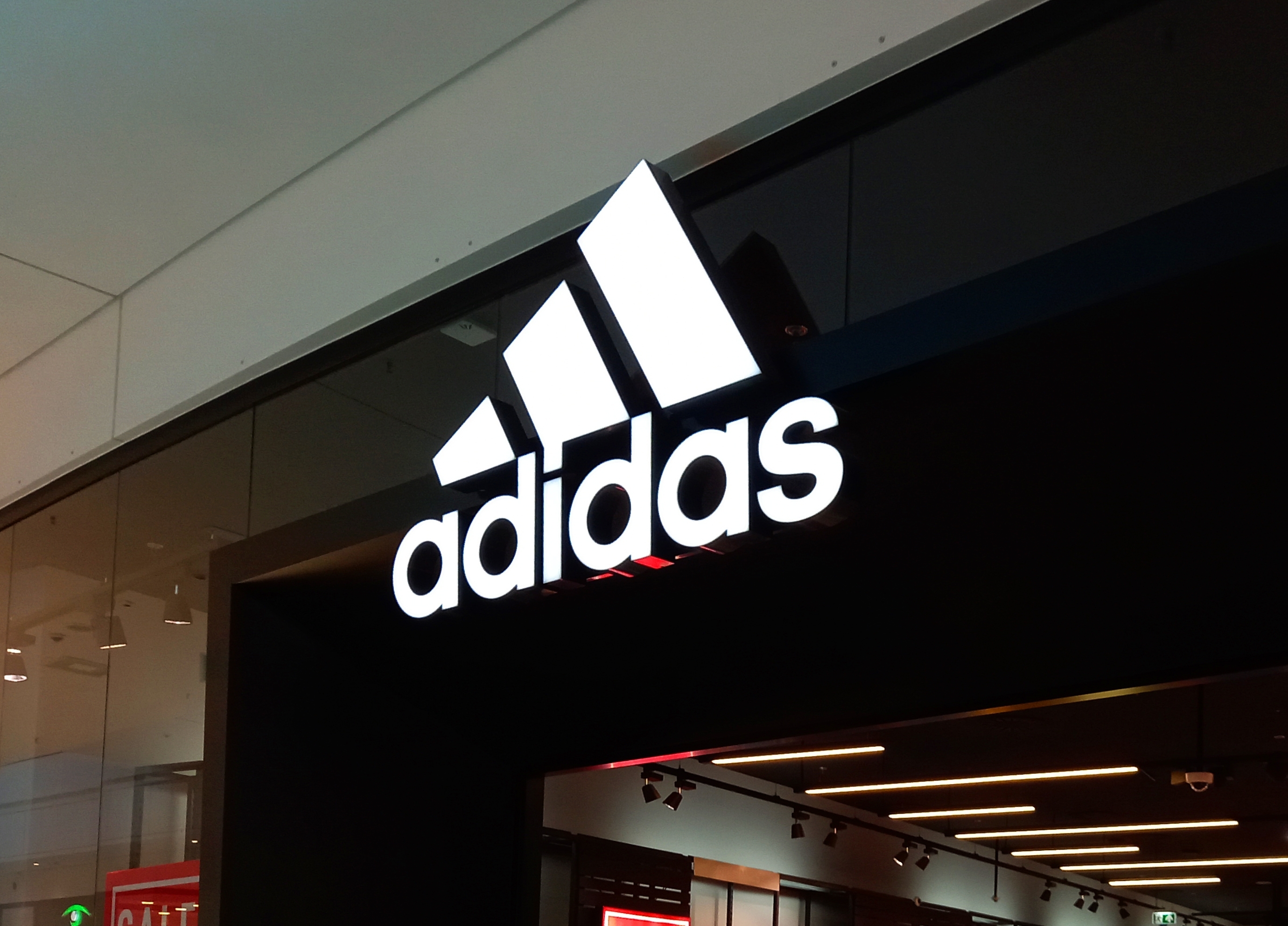 Comment une faille chez un prestataire français a exposé des milliers de comptes Adidas