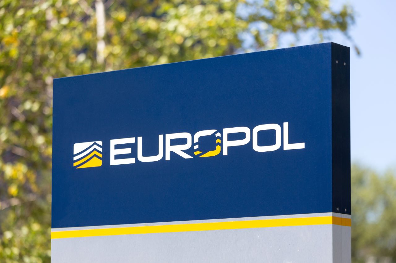 Le project Compass d'Europol a démantelé une bande de hackers qui recrutaient et exploitaient des mineurs