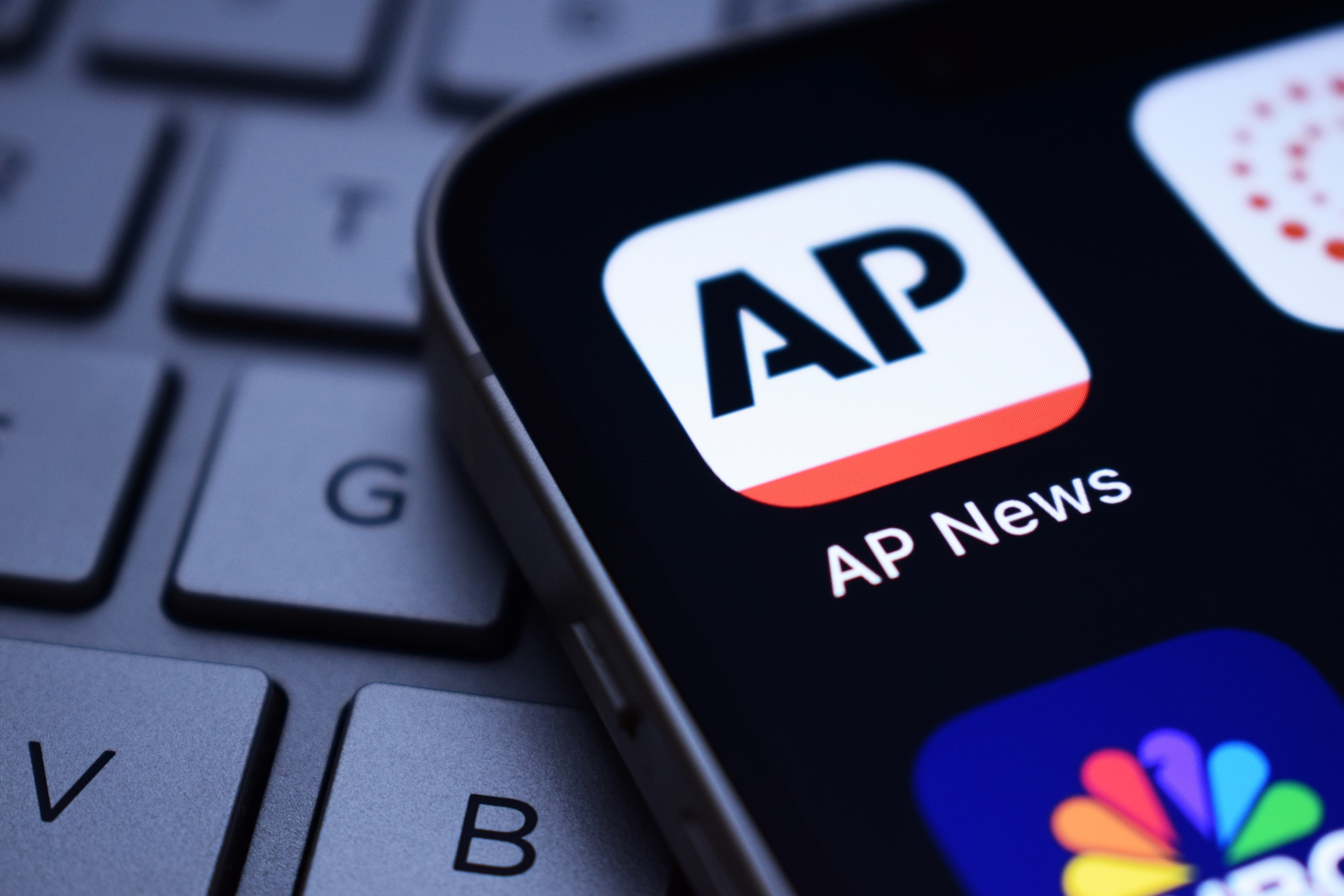 « L'IA écrit mieux que vous » : quand l'Associated Press dynamite le métier de journaliste