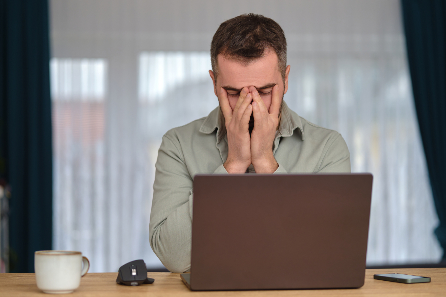 Voici pourquoi l'IA intenfisifie votre charge de travail (et pas l'inverse)