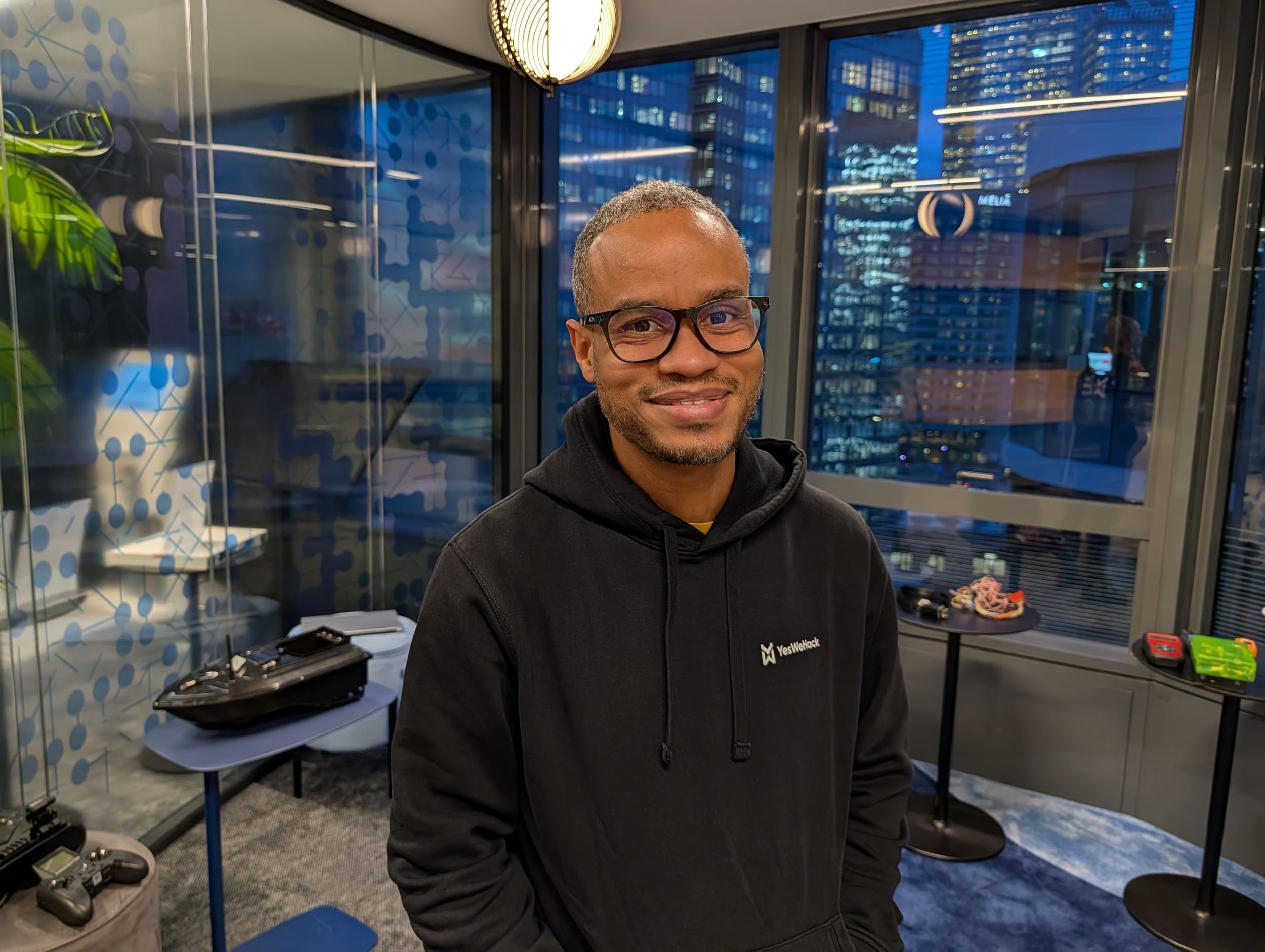 Voitures volées, drones militaires, GPS hackés, on entre dans le laboratoire qui explore toutes les menaces