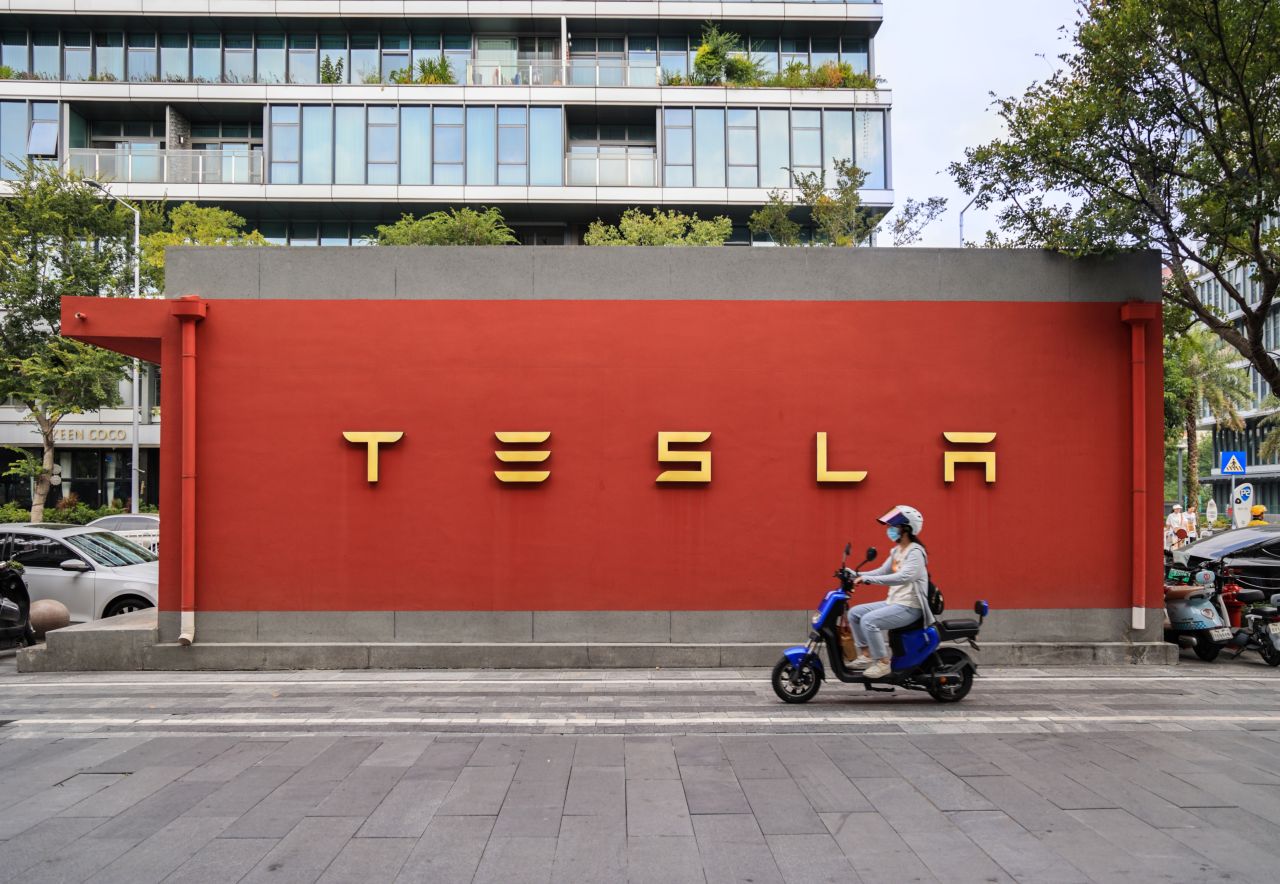 Tesla négocie 2,9 milliards de dollars d'équipements solaires chinois pour son pari géant aux États-Unis