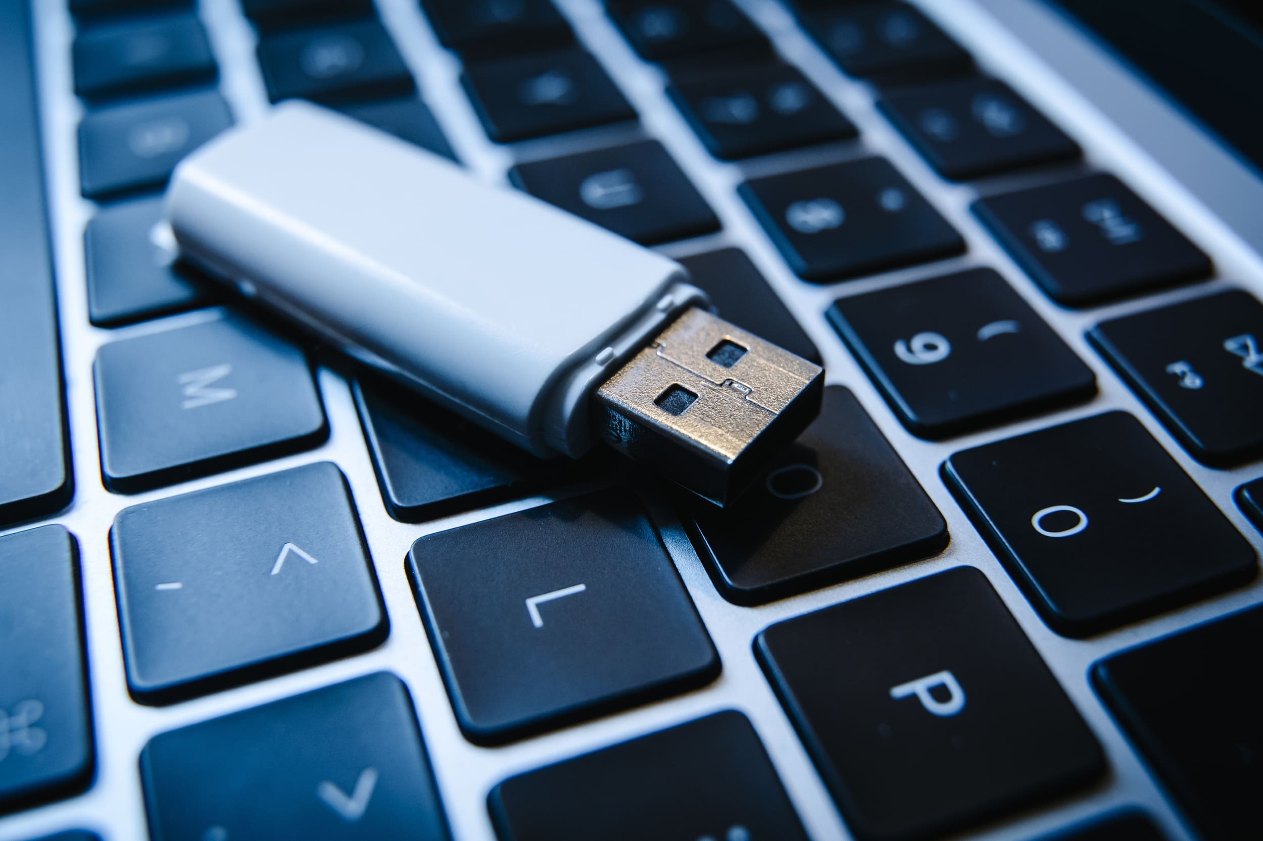 Elle copie des données de travail confidentielles sur une clé USB personnelle : la justice la condamne