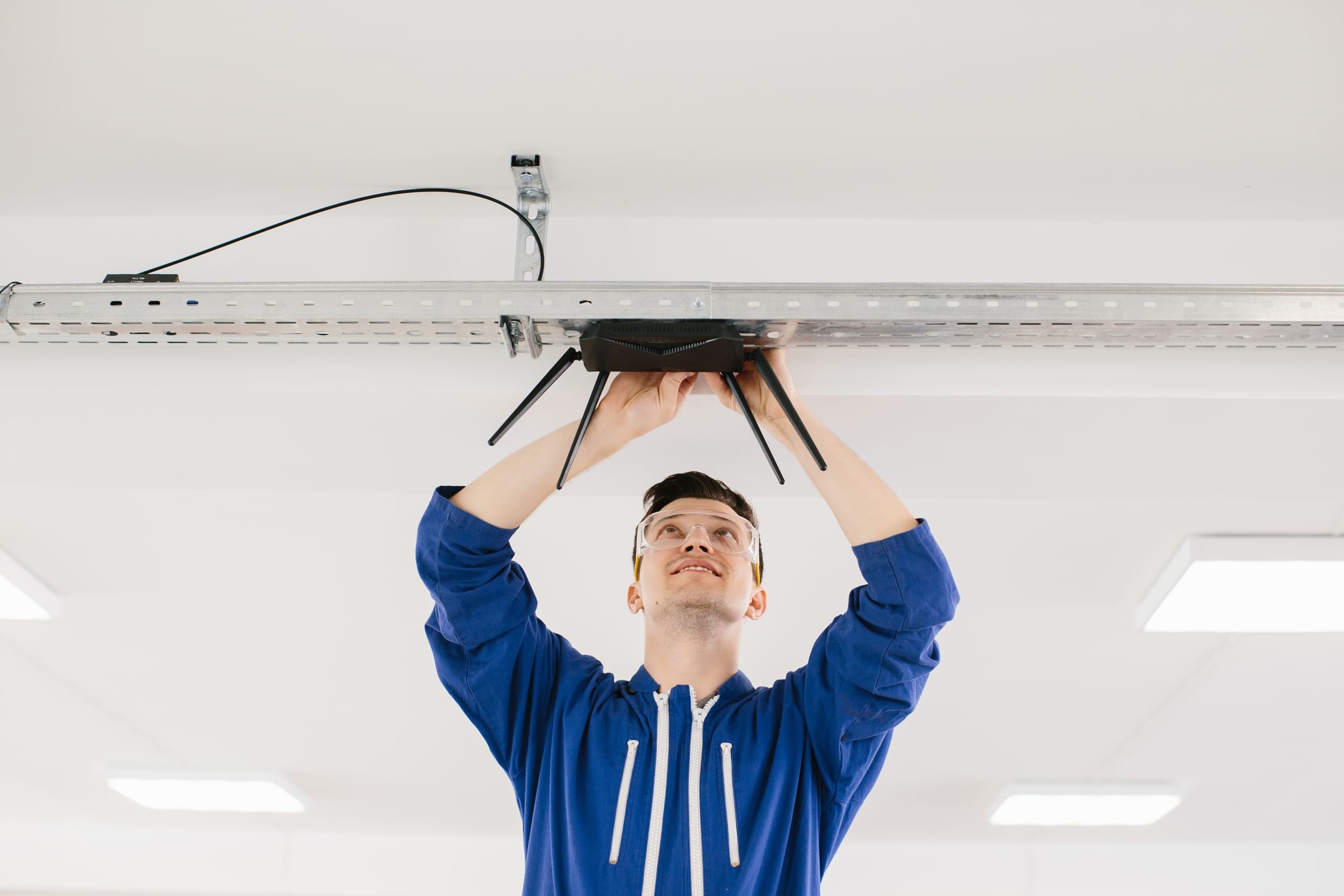 Un syndic signe un gros contrat Wi-Fi dans une copropriété sans l'aval de l'assemblée générale, le tribunal tranche