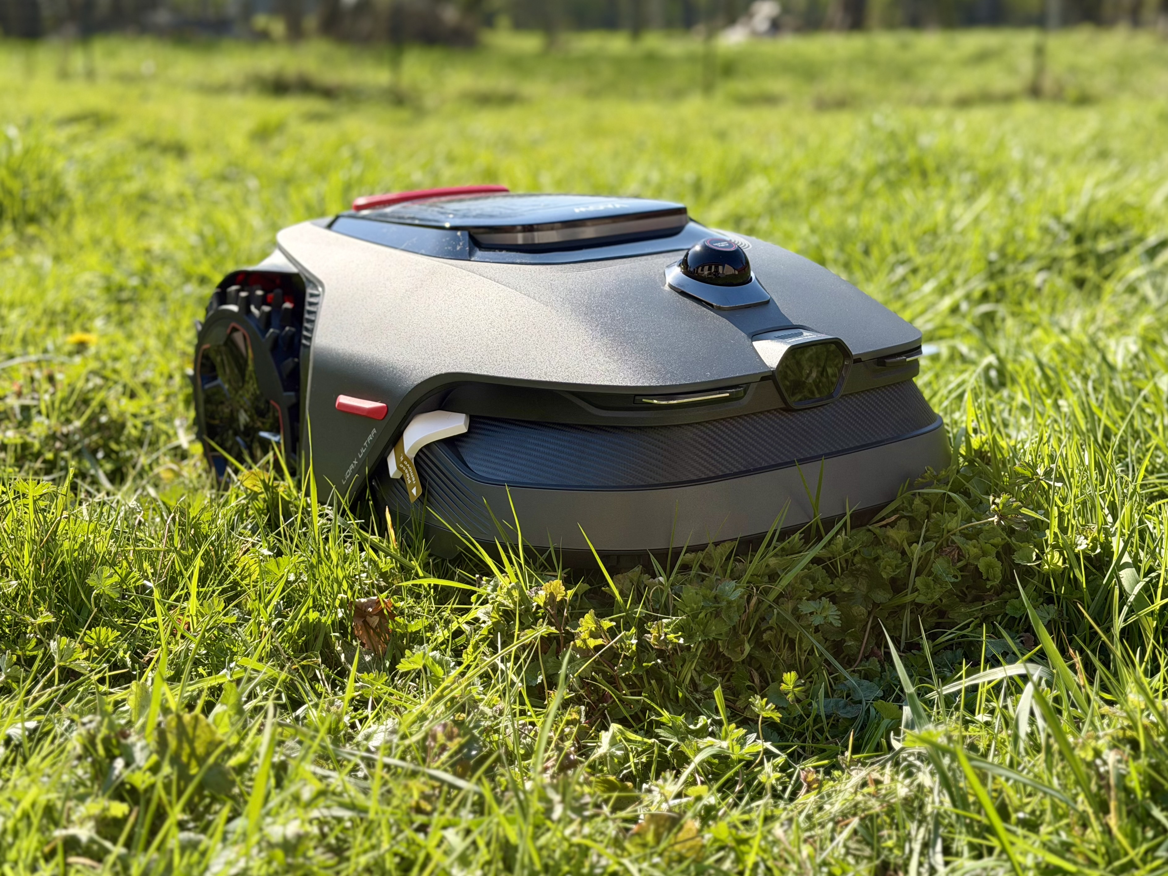 Test Mova LiDAX Ultra 1200 : un robot tondeuse sans fil redoutable, jusqu'à ce que le terrain se complique