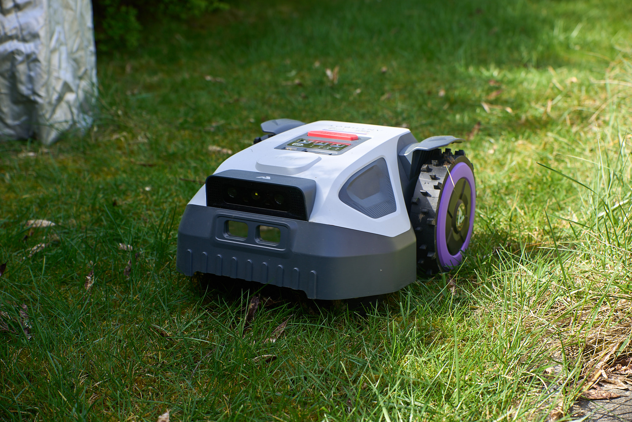 Test Anthbot M9 : un robot tondeuse pas cher qui s’offre un luxe inattendu