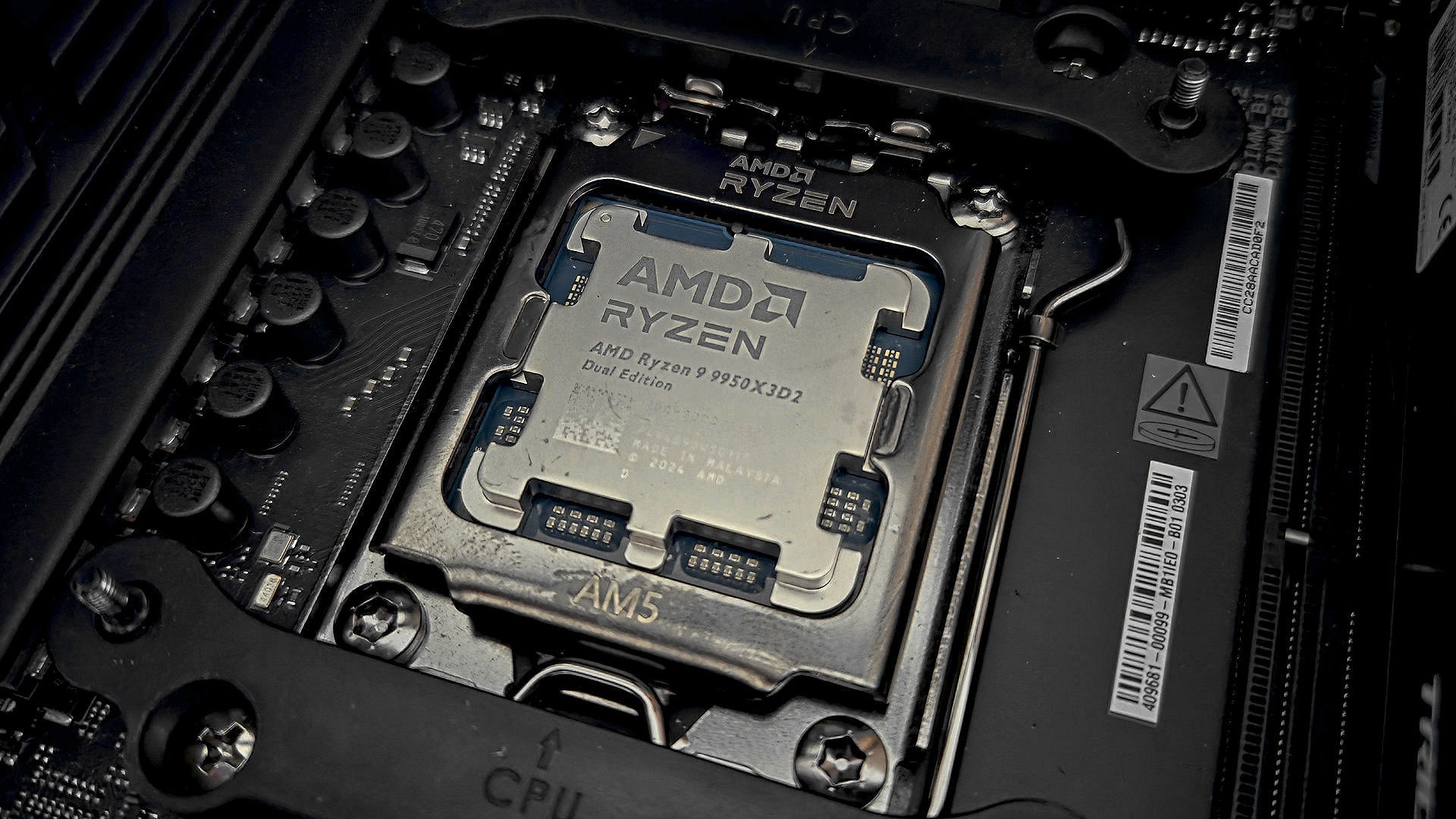 Deux ans après sa sortie, l'AMD Ryzen 9 9950X est enfin dispo à moins de 500¬