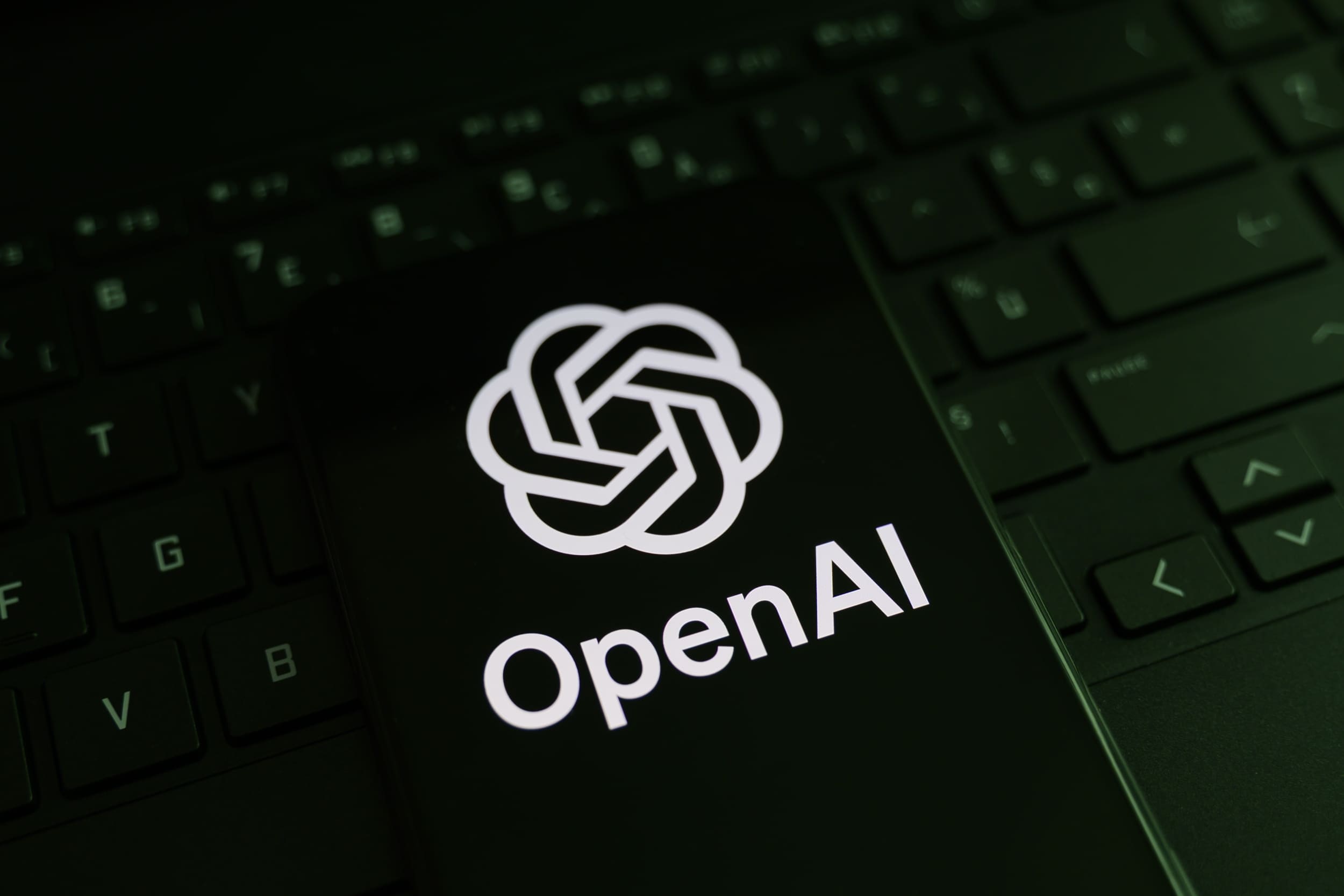 OpenAI, Booking et la CCI Paris, l'union sacrée pour aider les entrepreneurs qui galèrent avec l'IA
