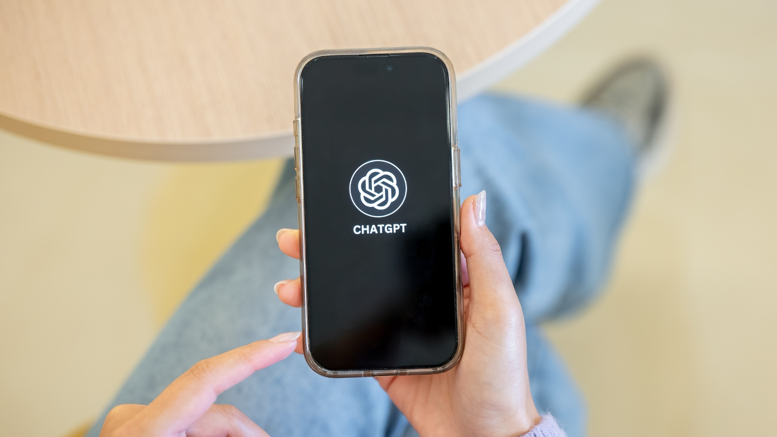 Le premier smartphone ChatGPT arrive : OpenAI veut enterrer le téléphone tel qu'on le connaît