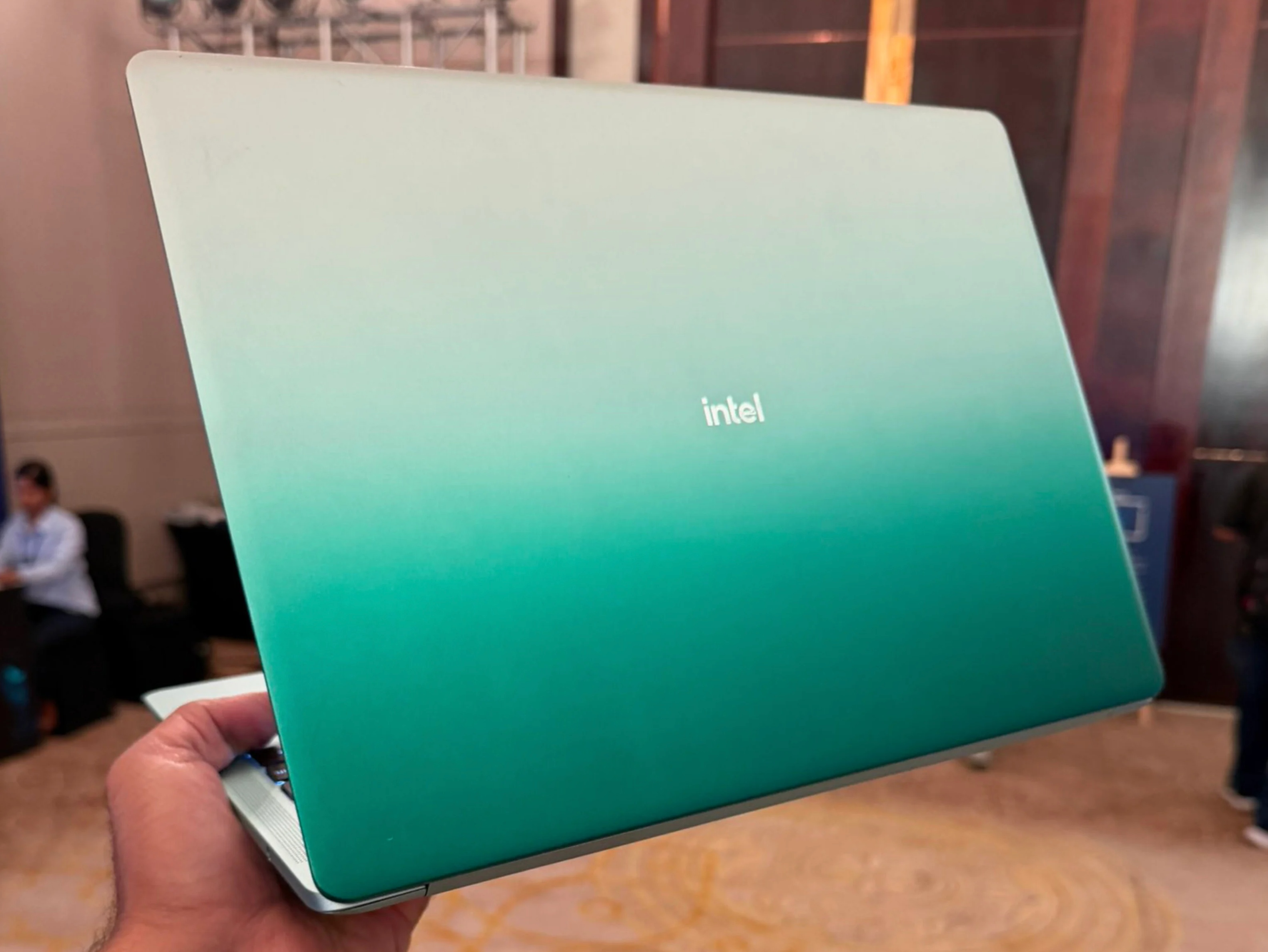 Confort, silence et style à bas prix ? Ce prototype de PC portable s'attaque au MacBook Neo