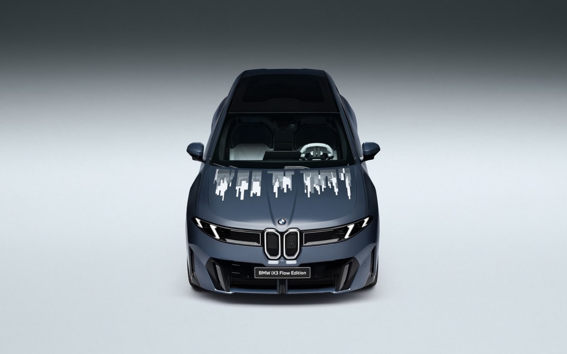 Le capot de cette BMW change de look en un clic, grâce à la technologie de l'écran de votre Kindle