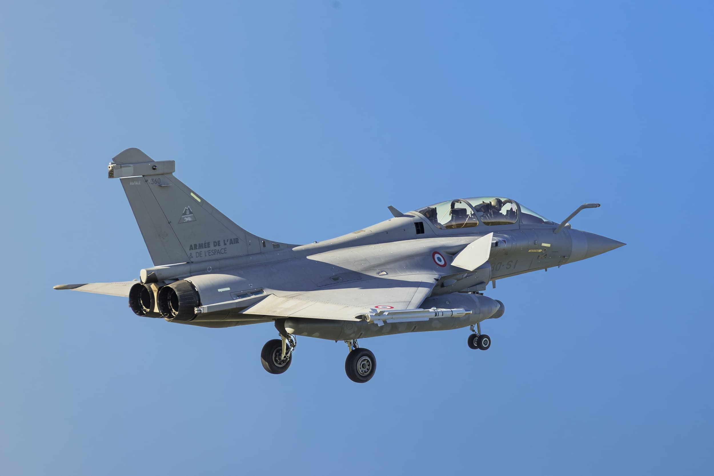Des Rafale français interceptent un avion fantôme au-dessus de l'Atlantique, l'armée de l'Air raconte comment