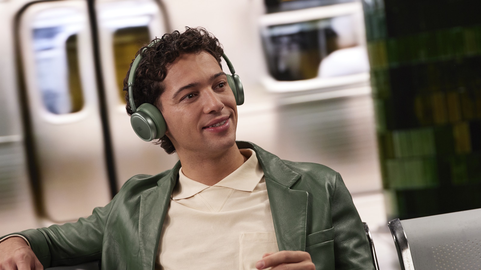 Boîtier intelligent, son Hi-Res, réduction de bruit avancée... La nouvelle gamme JBL Live ne sacrifie rien