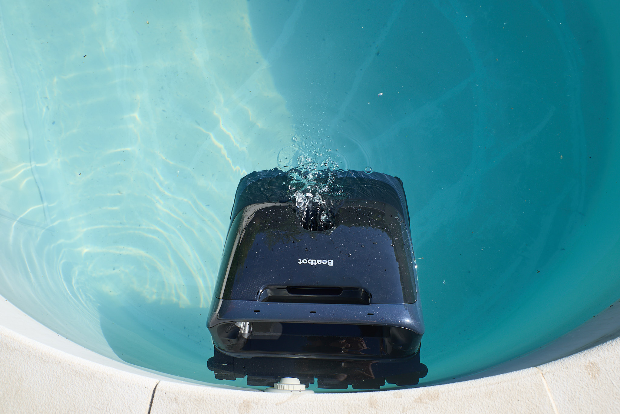 Test Beatbot Sora 70 : le robot piscine qui nettoie tout, surface comprise, à prix serré