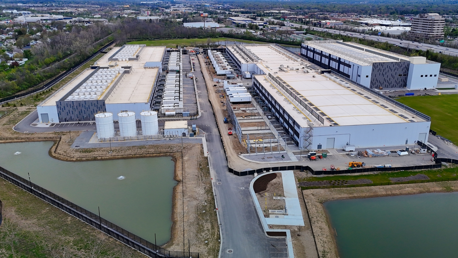Des employés d'Amazon témoignent contre les data centers, l'entreprise ouvre une enquête interne