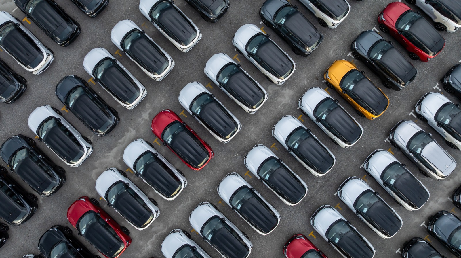 Votre prochaine voiture devra contenir plus de plastique recyclé, mais pas tout de suite