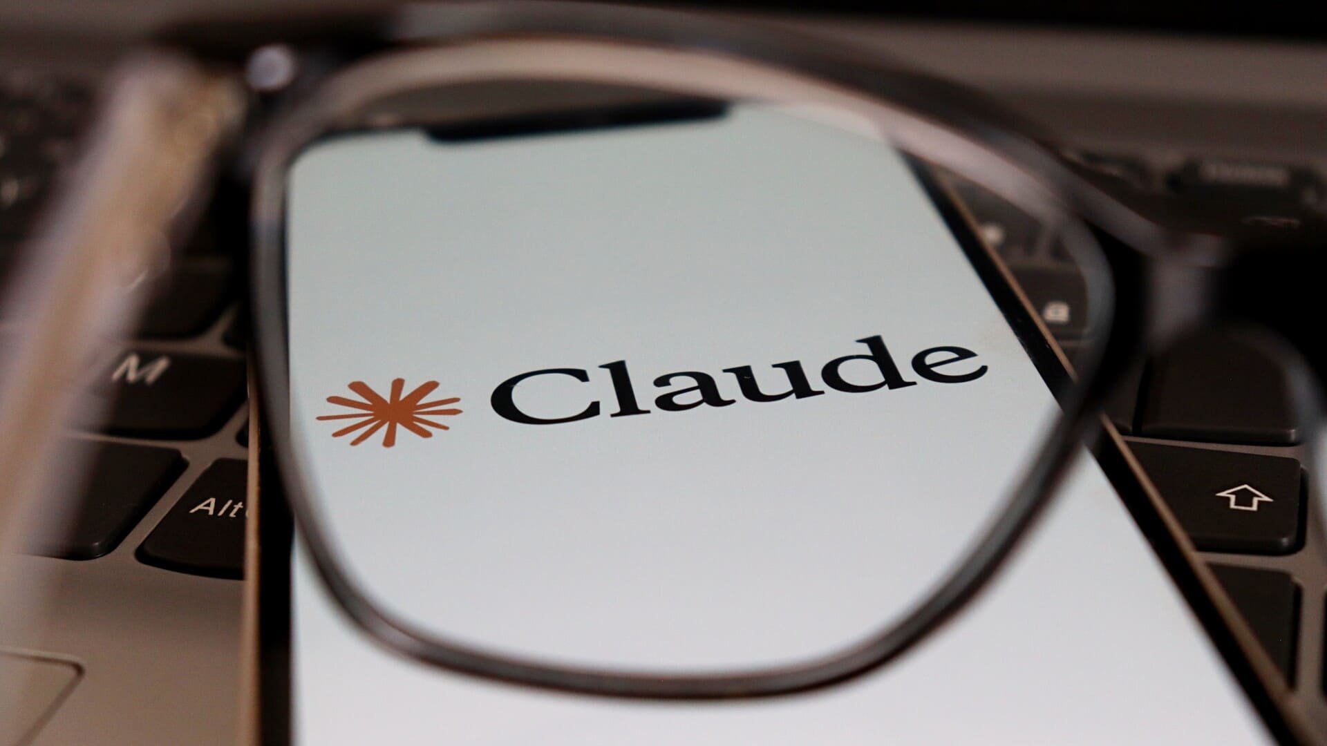 Le chat Claude d'Anthropic subit une grosse panne ce mardi après-midi, que se passe-t-il ?