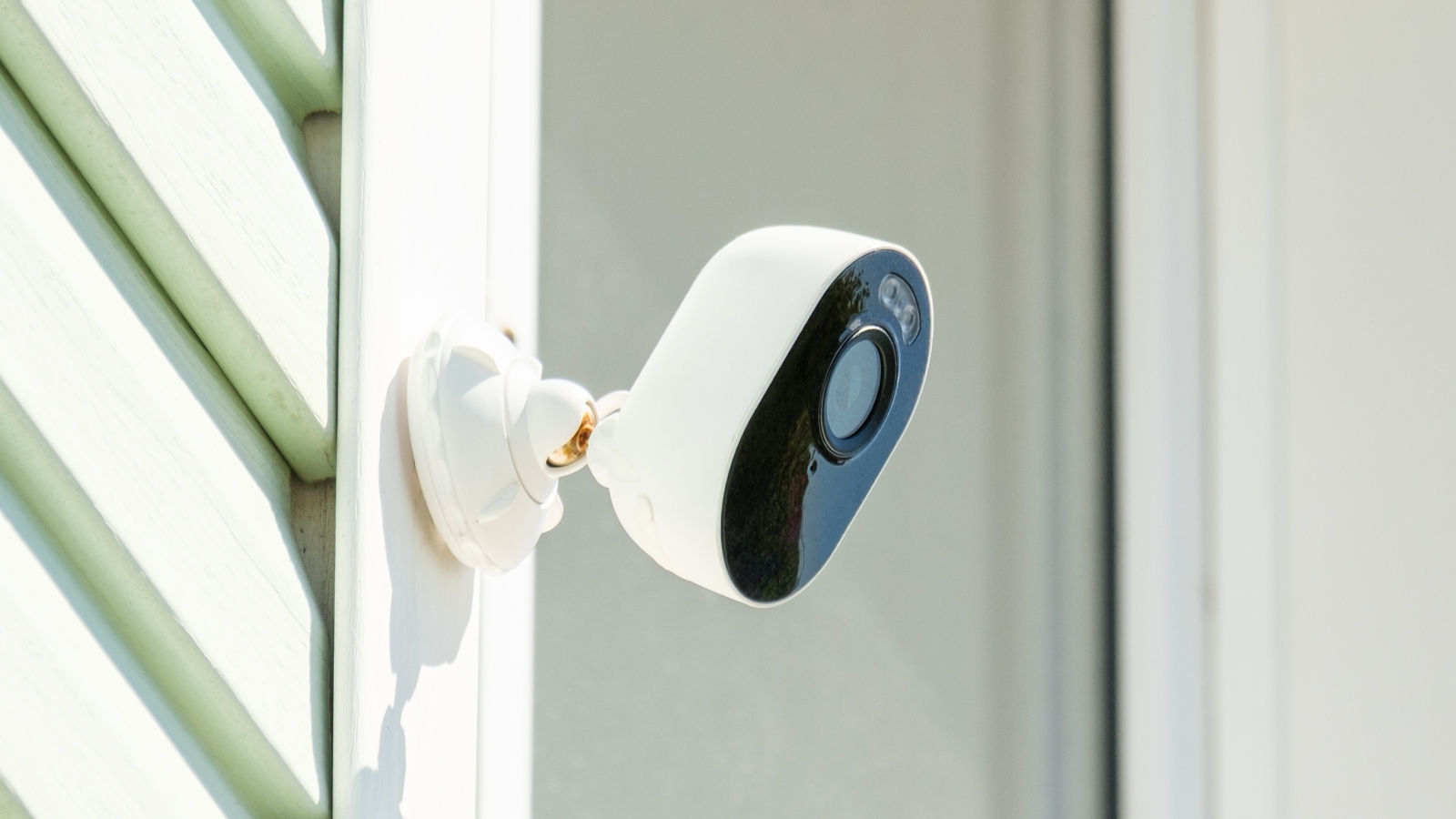 Maison connectée et canicule : les bons gestes pour éviter la panne quand le thermomètre s'affole