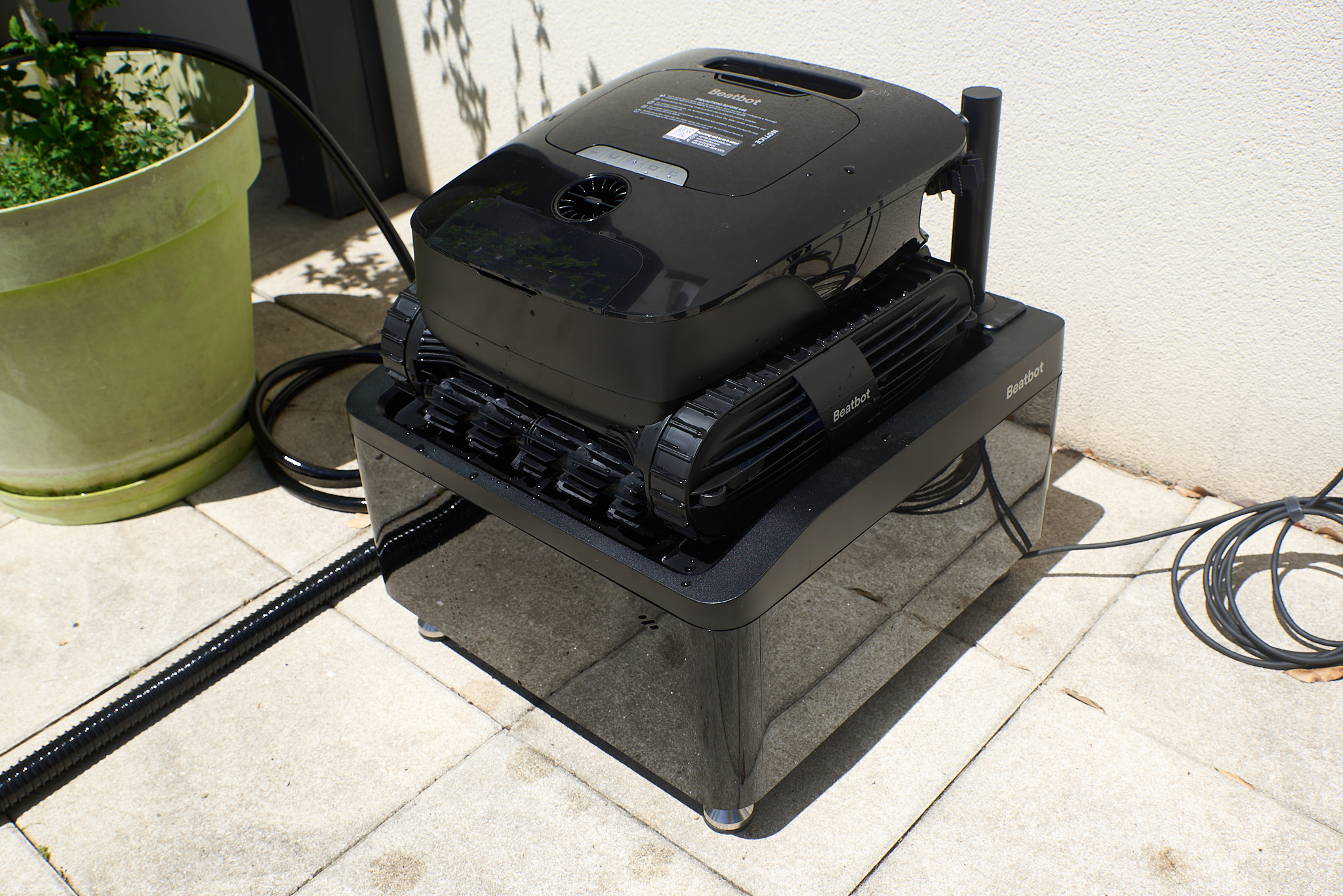 Test Beatbot AquaSense X : le robot piscine autonettoyant qui n'a plus besoin de vous