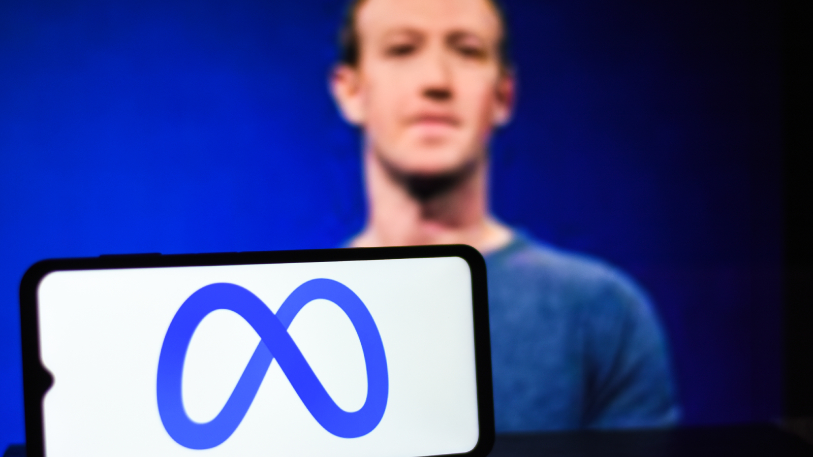 Après avoir licencié à foison, Zuckerberg reconnaît que le virage vers l'IA ne correspond pas à ses attentes