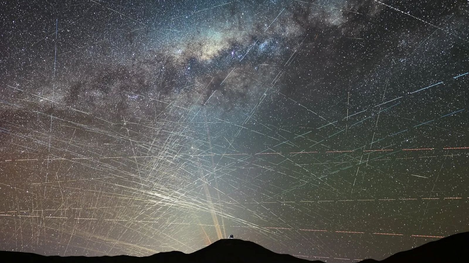 Alerte des astronomes : les data centers orbitaux d'Elon Musk pourraient aveugler les plus grands télescopes de la Terre