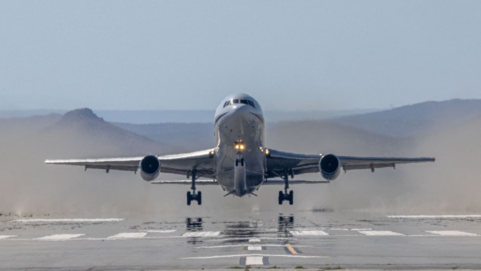 C'est du jamais vu : lancée par un avion, cette fusée doit désormais sauver un satellite de la désintégration