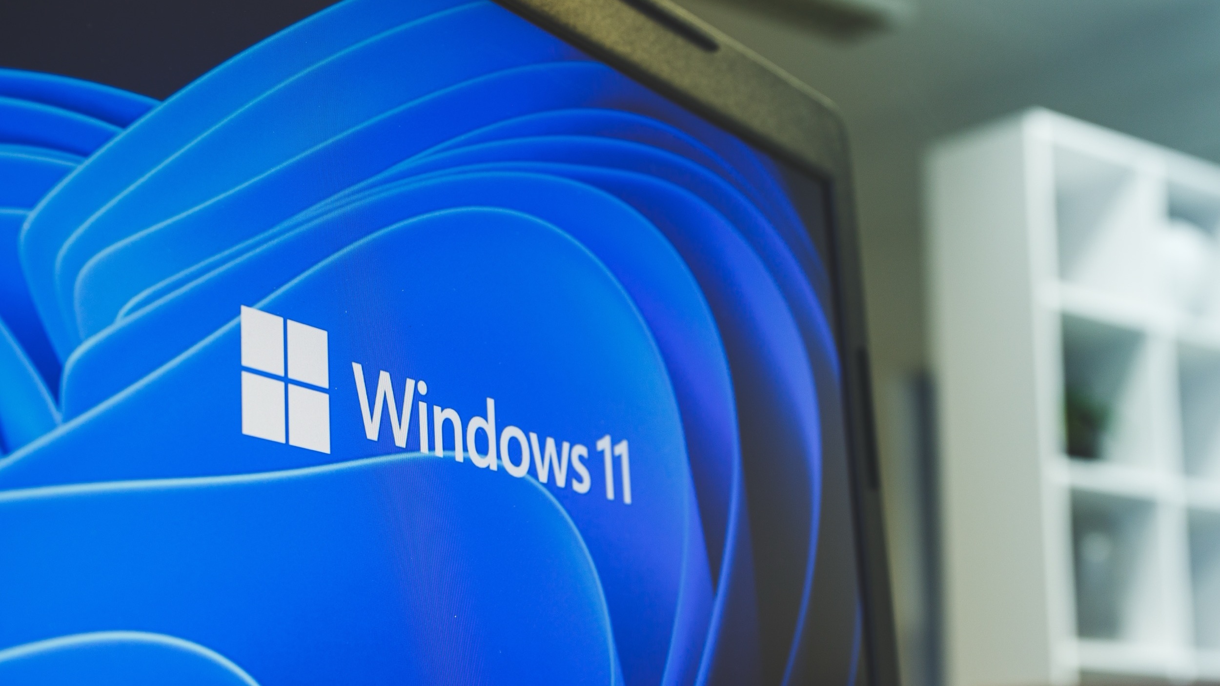 Un an plus tard, Microsoft corrige enfin le bug qui faisait vaciller l'interface de Windows 11