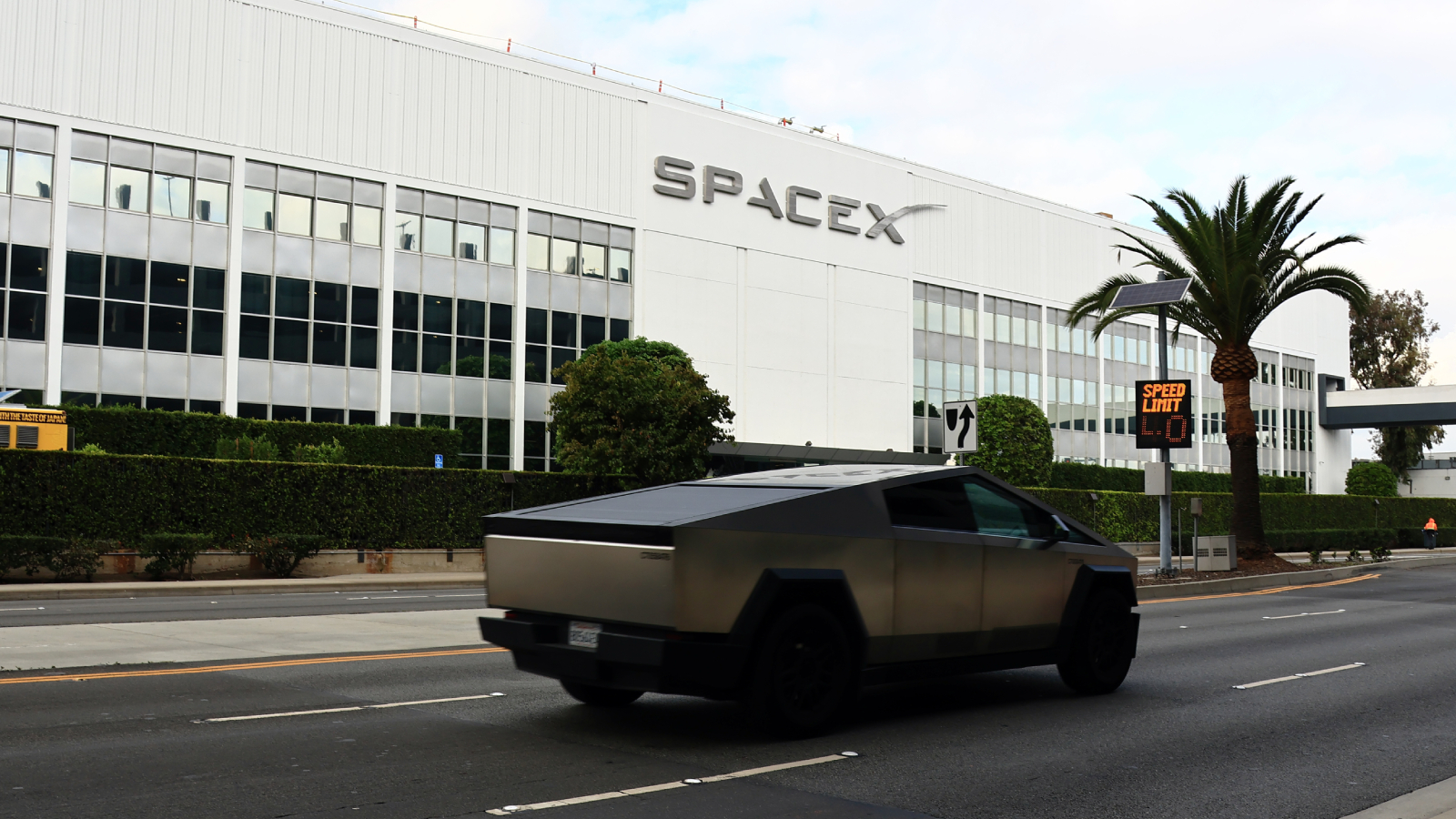 La fusion en ligne de mire ? SpaceX et Tesla continuent de discrètement se rapprocher