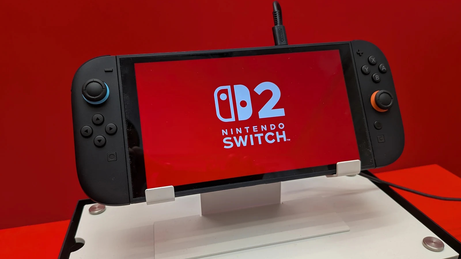 Switch 2 : Nintendo lance la production de la version européenne avec batterie remplaçable