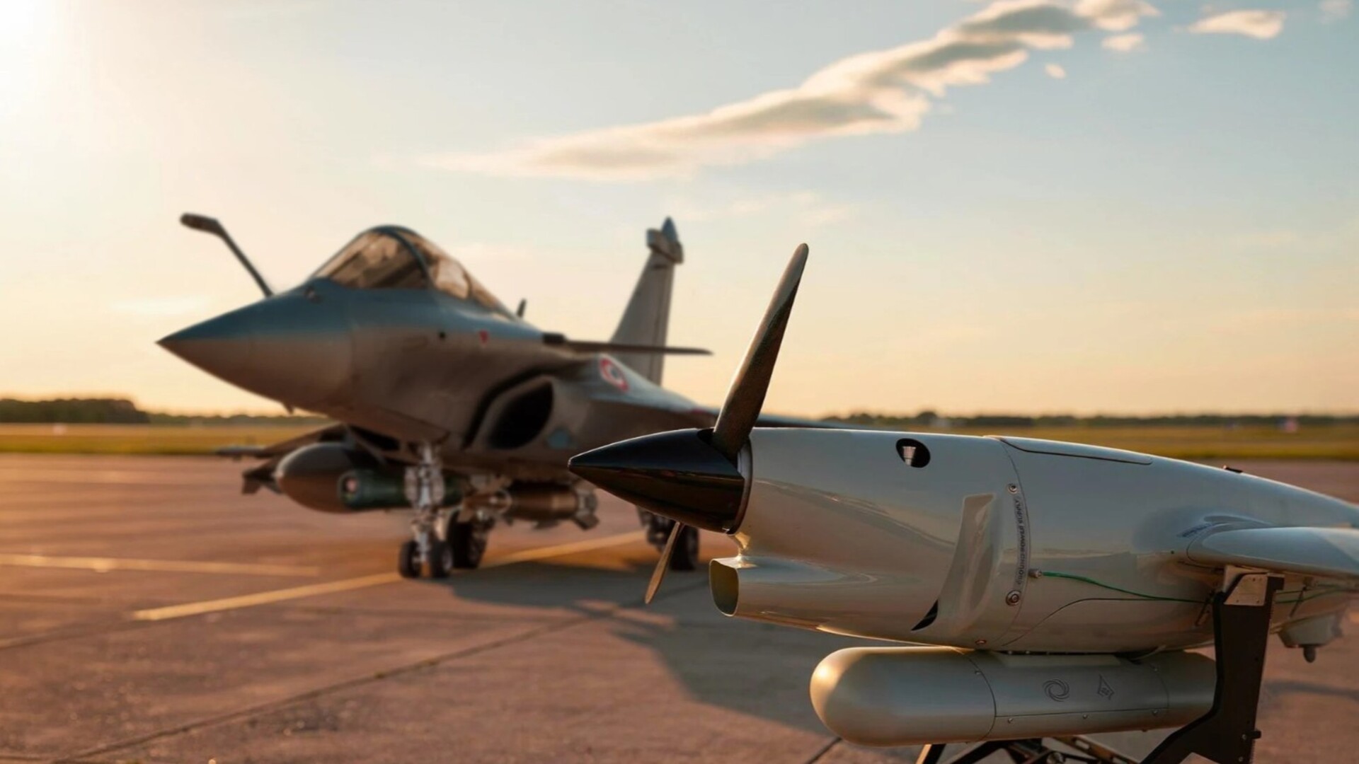 Nouvel exploit français avec un drone qui détecte un radar lointain, ciblé par le tir simulé d'un Rafale F4