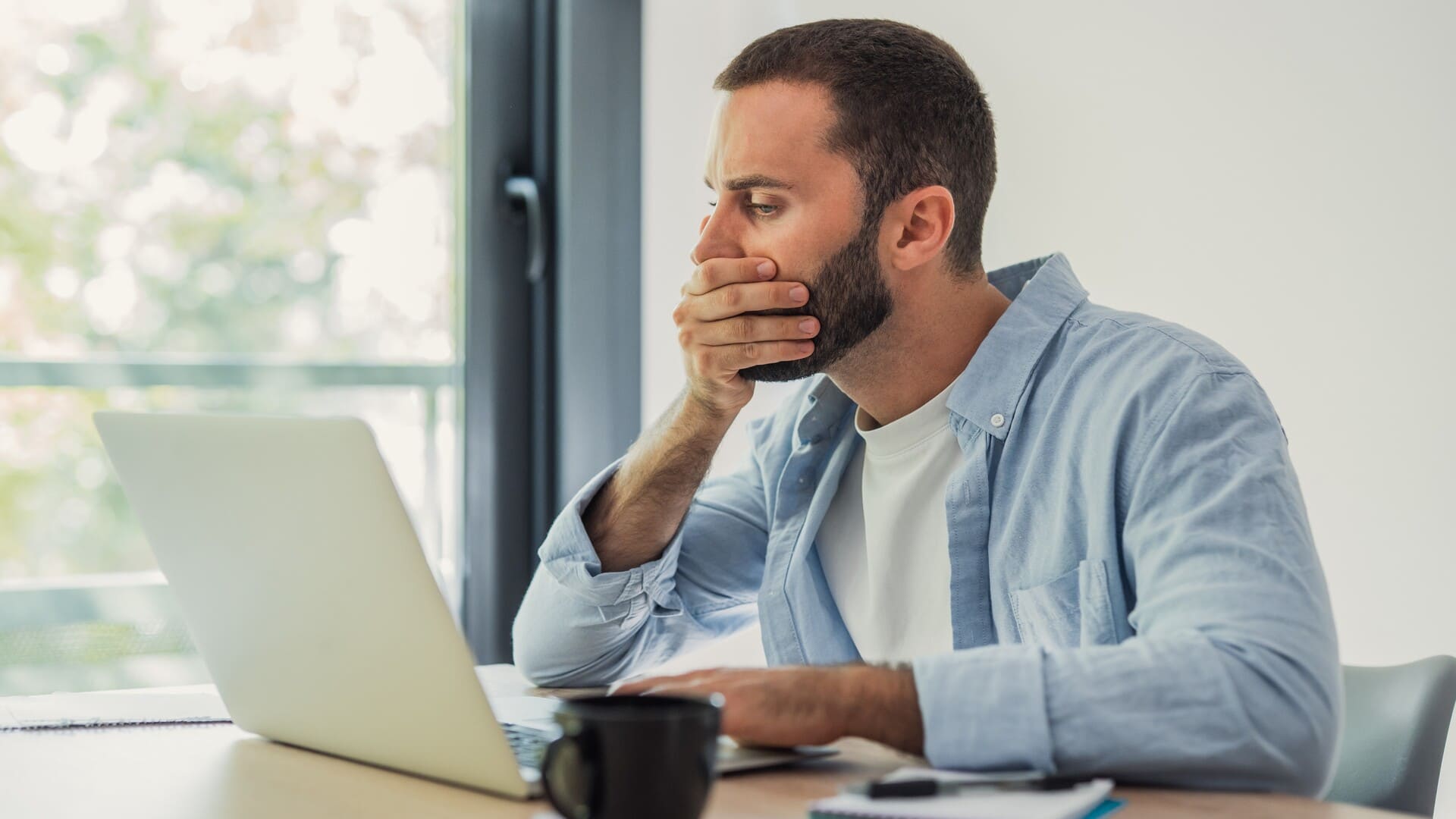Vos employés ou collègues utilisent l'IA en cachette, et c'est un vrai problème de cybersécurité