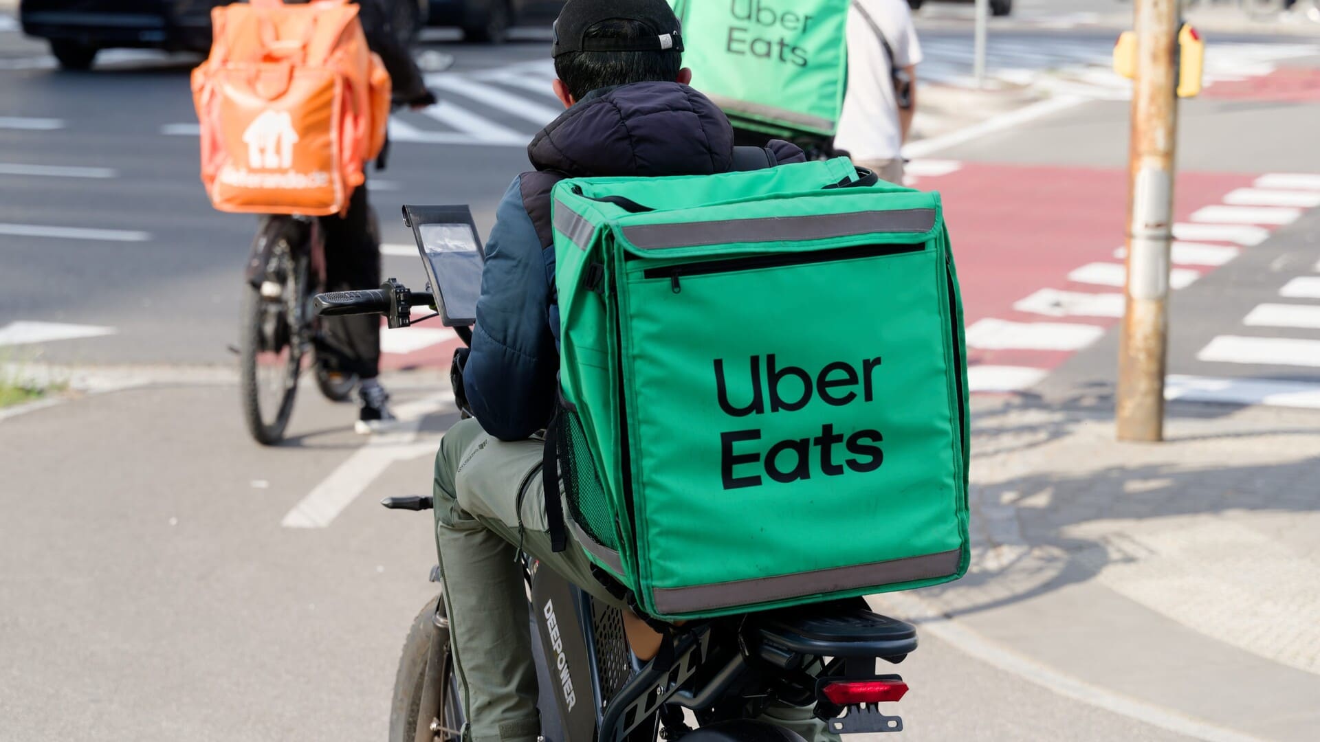 Uber se construit un empire de la livraison de repas en avalant à prix d'or un grand rival européen