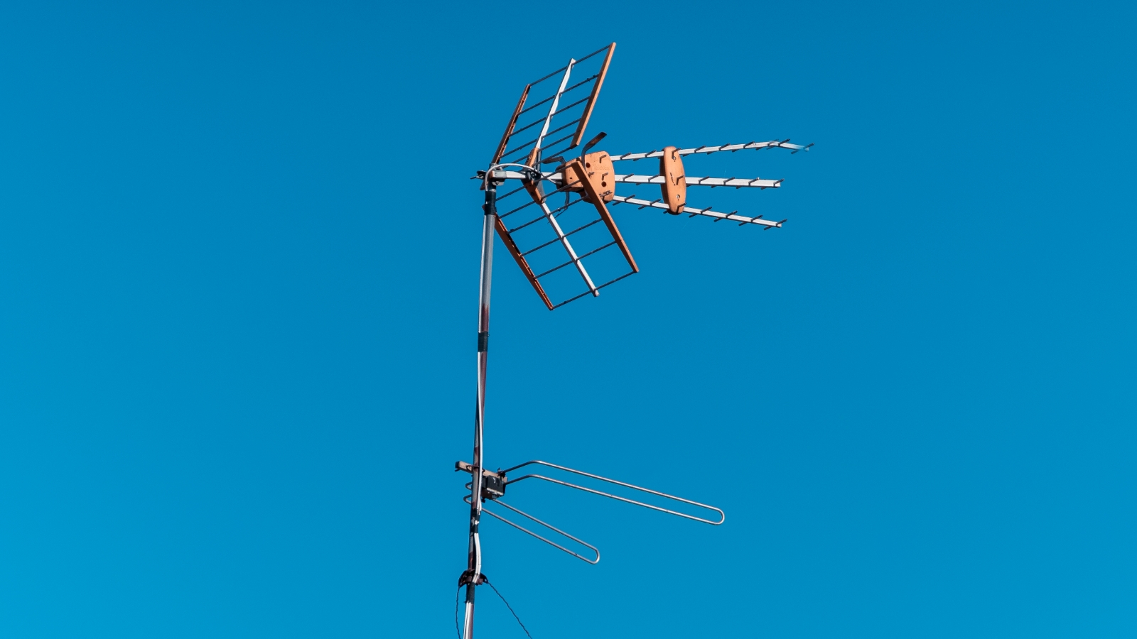 Trois antennes TNT ferment en France, et c'est peut-être le début de la fin pour la télévision hertzienne