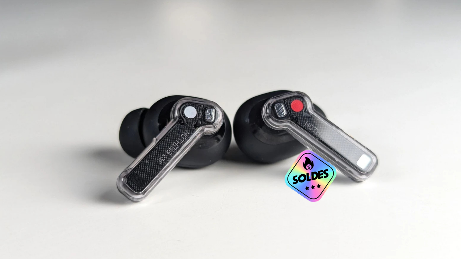 Amazon veut finir les Soldes en beauté : les écouteurs Nothing Ear sont à moitié prix