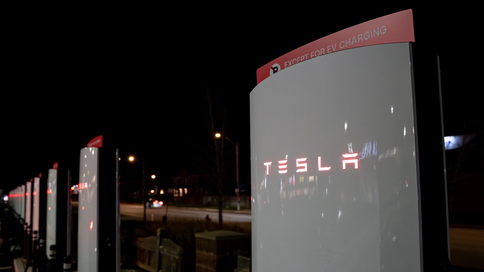 Incendies en France et en Espagne : Tesla offre la recharge gratuite aux sinistrés