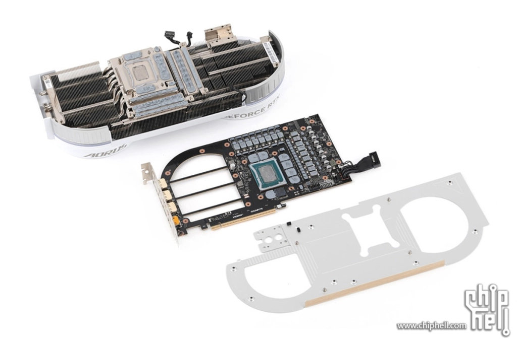 Gigabyte Aorus GeForce RTX 5080 Infinity Wood White : un nom à coucher dehors et un PCB plus surprenant encore