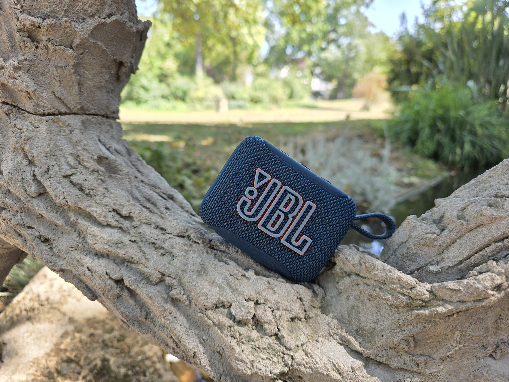 Test JBL Go 5 : une mini enceinte modernisée, efficace et nomade