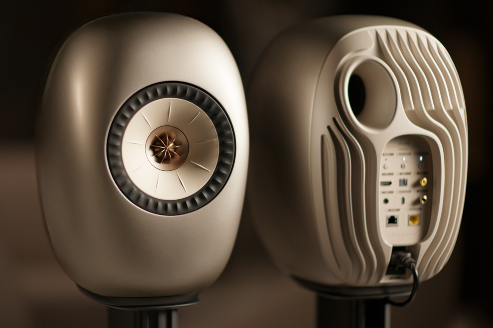 KEF transforme ses enceintes sans fil en sculptures… et fait grimper le prix à 4 000 euros