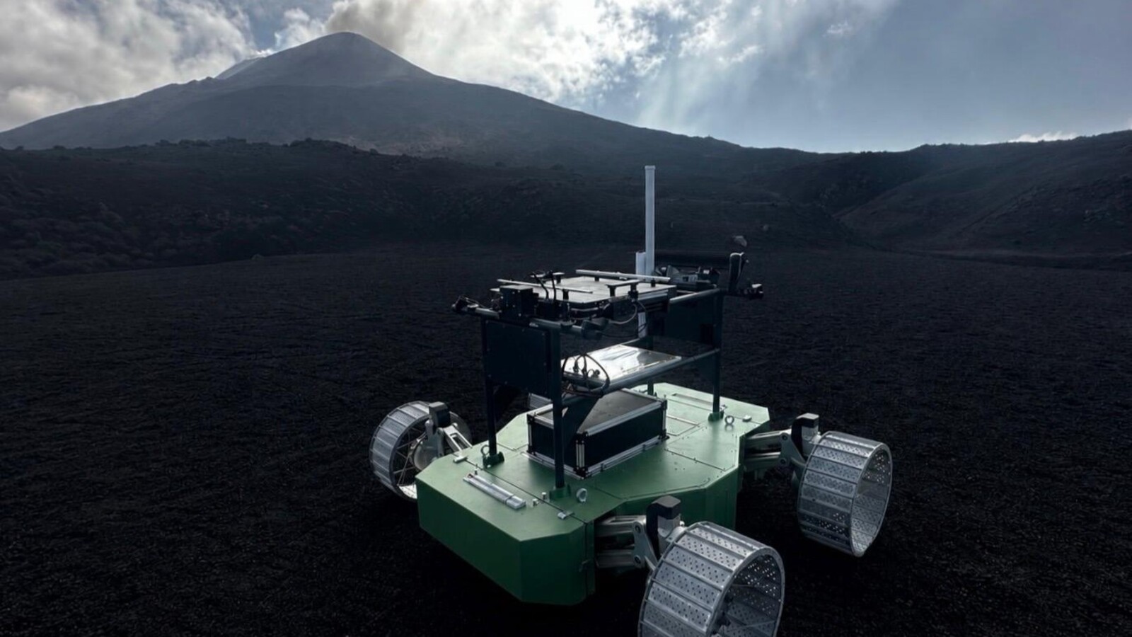 Le rover ETNA a dompté un volcan sicilien pour préparer sa conquête de la Lune