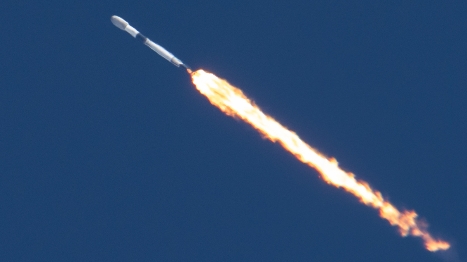 Une fusée Facon 9 percutera la Lune demain : pourquoi c'est une aubaine pour SpaceX et la NASA