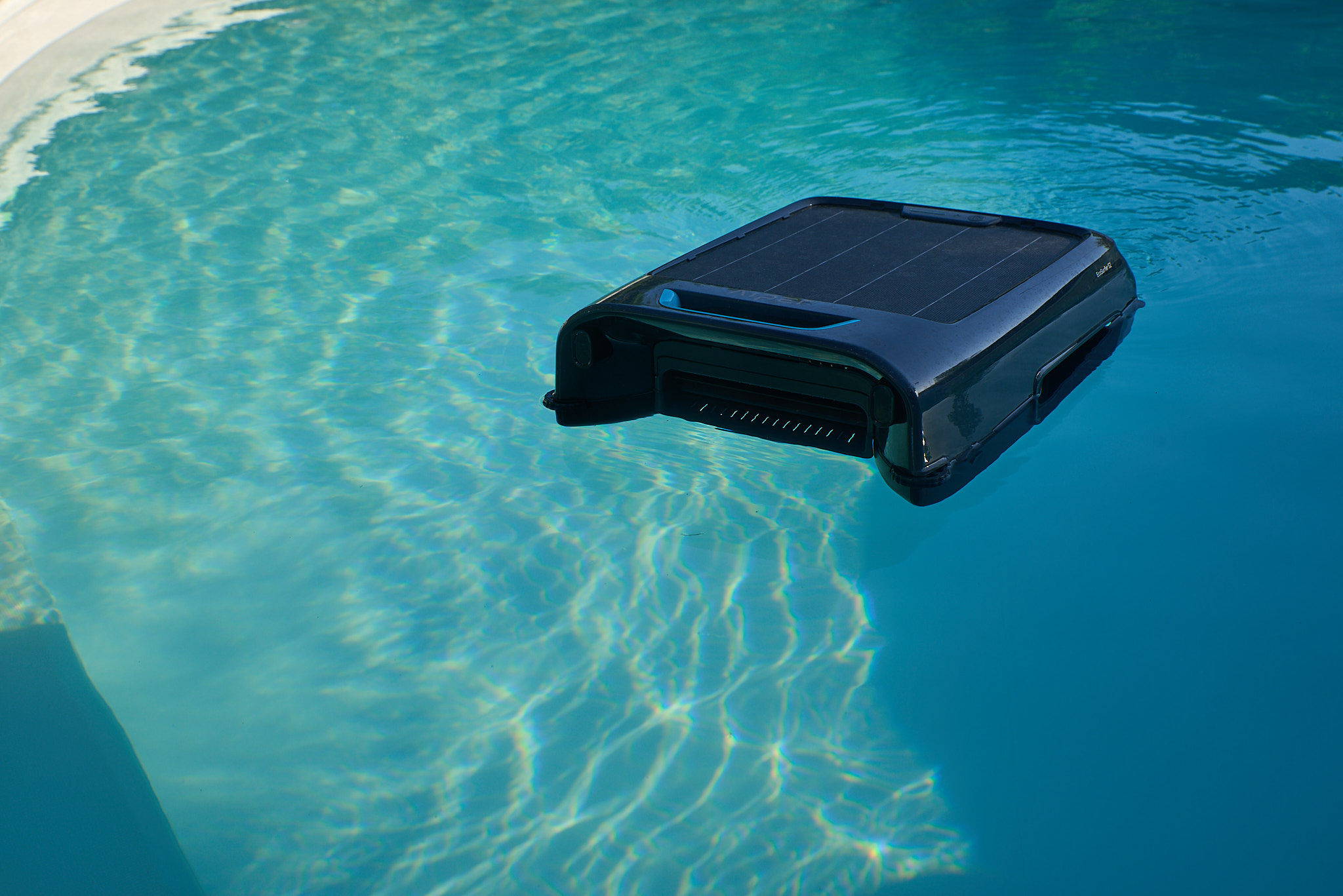 Test Aiper EcoSurfer S2 : silencieux, increvable, et toujours aussi efficace en surface