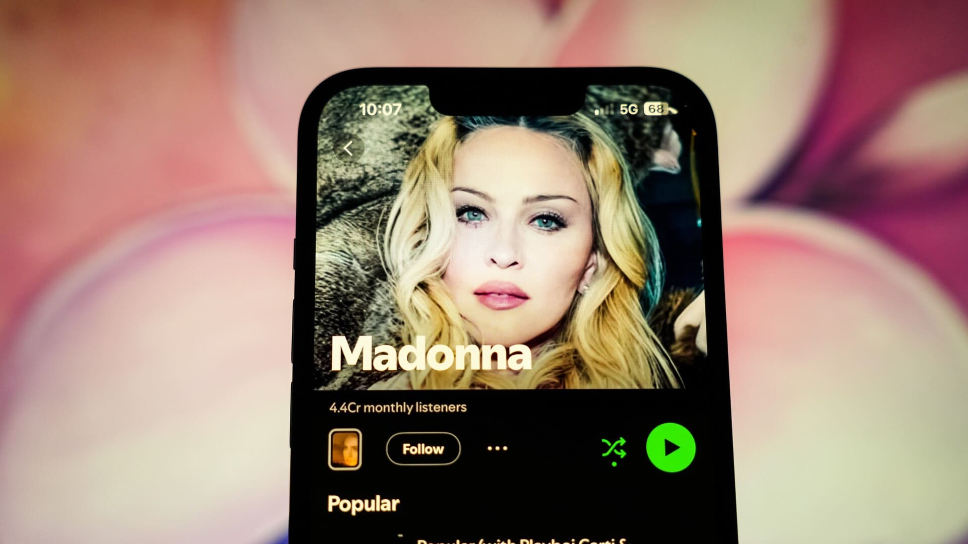 Une reprise de Madonna par un DJ pousse l'Australie à bannir l'IA de ses charts musicaux