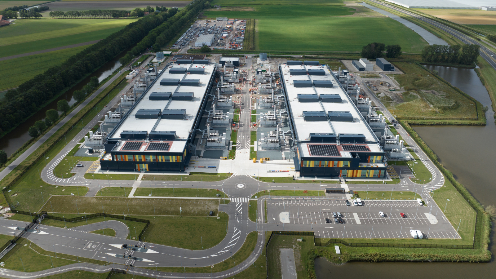 Data centers : notre pays voisin dégaine des mesures radicales pour minimiser leur impact écologique