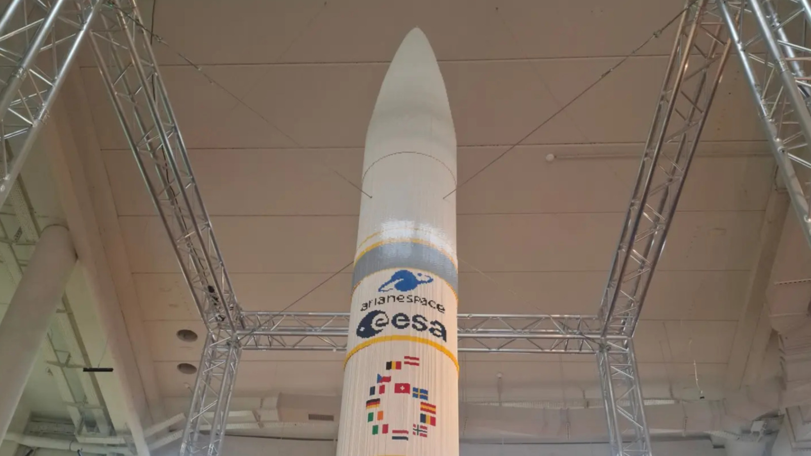 Le record du monde de la plus haute fusée construite en Lego est battu, et il est français 