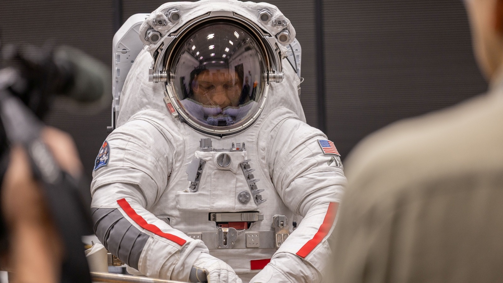 Le calendrier d'Artemis inquiète la NASA qui change de combinaison spatiale