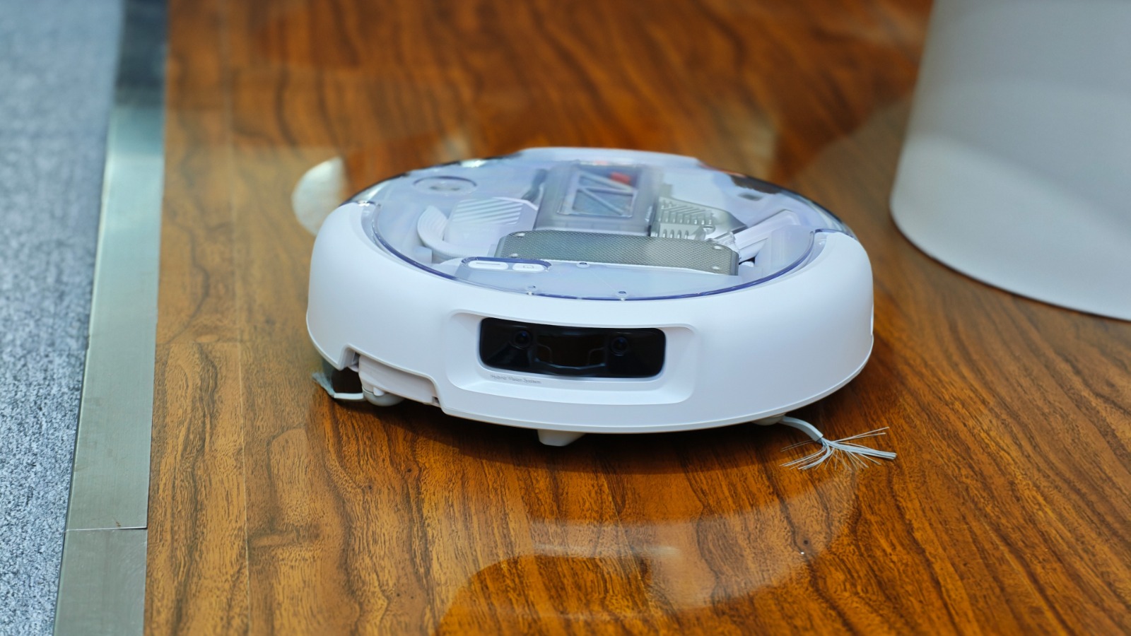 DJI donne des jambes à son robot aspirateur et des objectifs remplaçables à sa caméra 360°