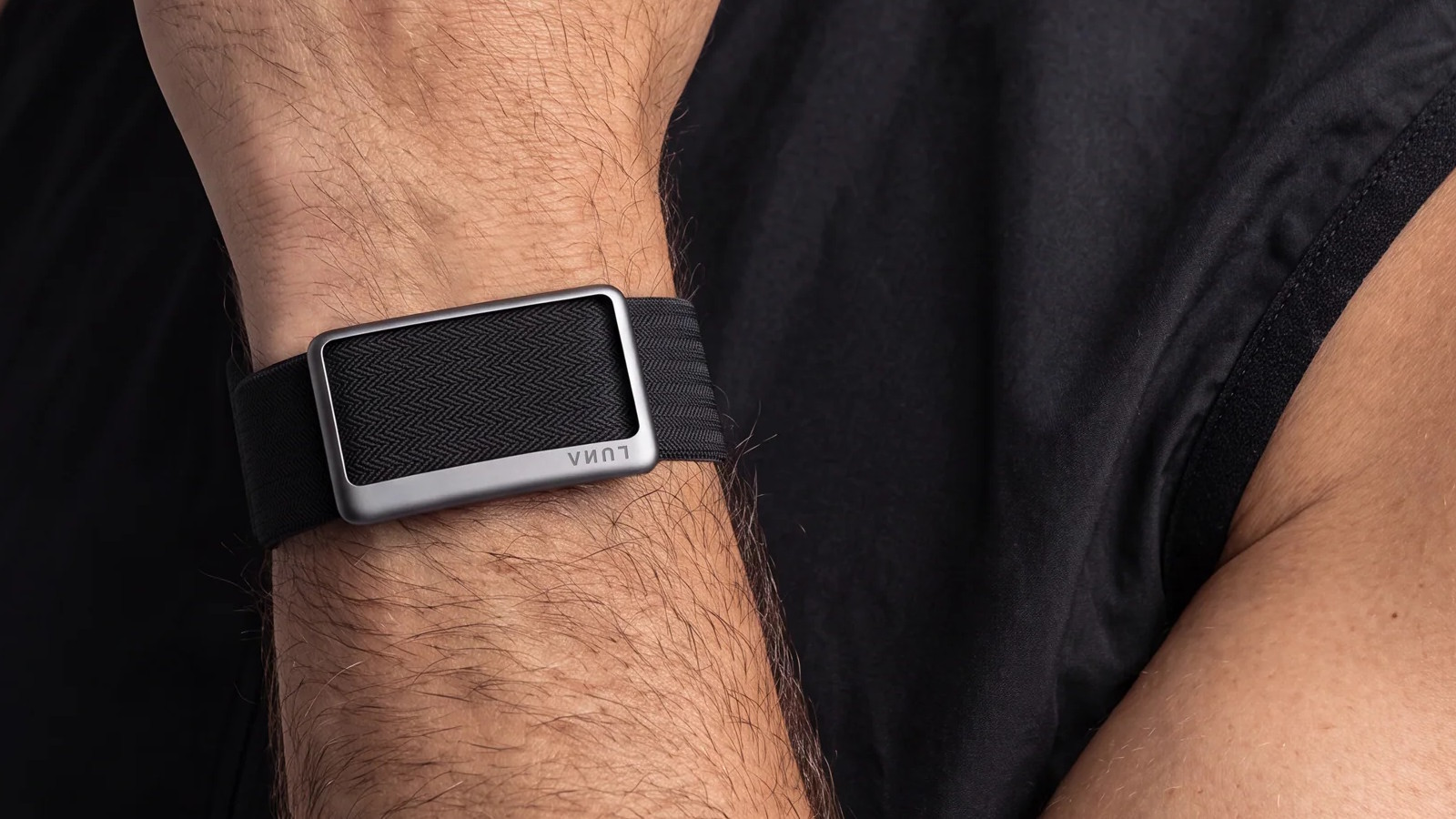 Ce bracelet sans écran à 150 euros mise sur l’IA pour défier Fitbit et Garmin