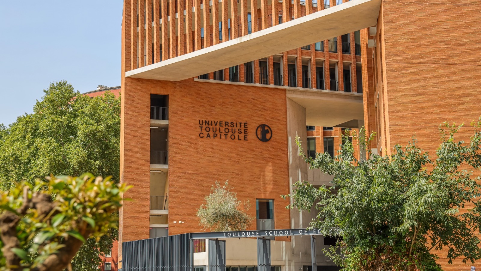 Exclue 5 ans pour triche à l'IA, une étudiante toulousaine obtient la suspension de sa sanction