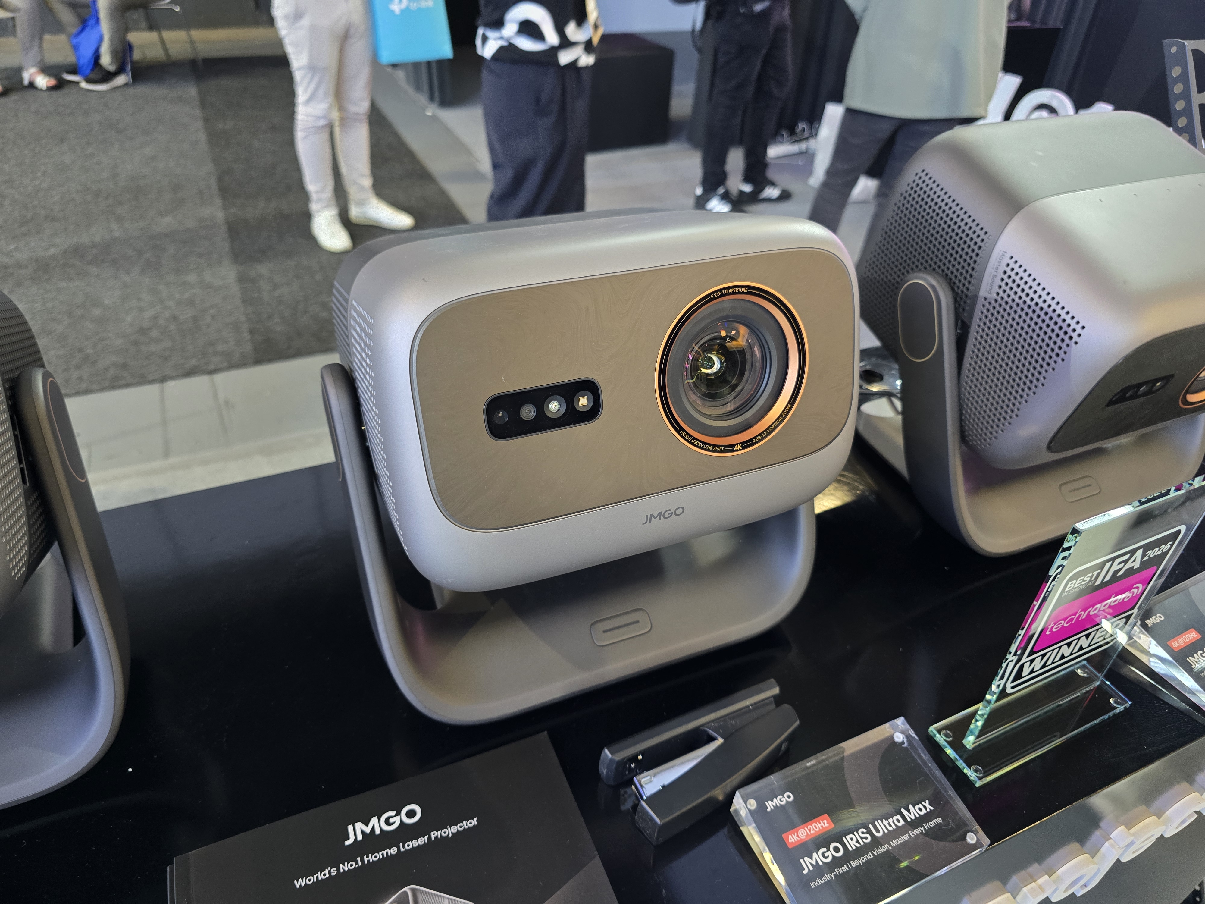 JMGO Iris Ultra Max : sur le stand, ce n'est pas le 4K/120 Hz qui m'a le plus marqué